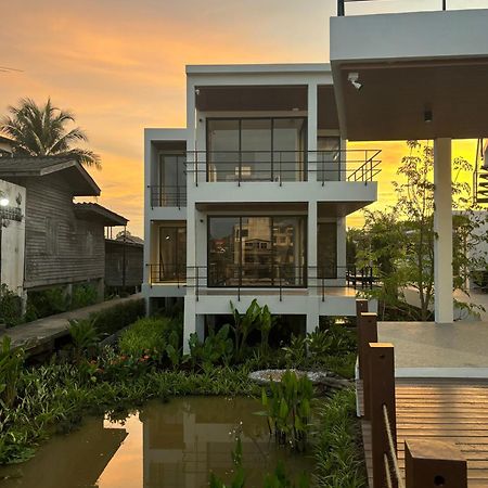 The Episode Boutique Hotel Surat Thani Exterior photo